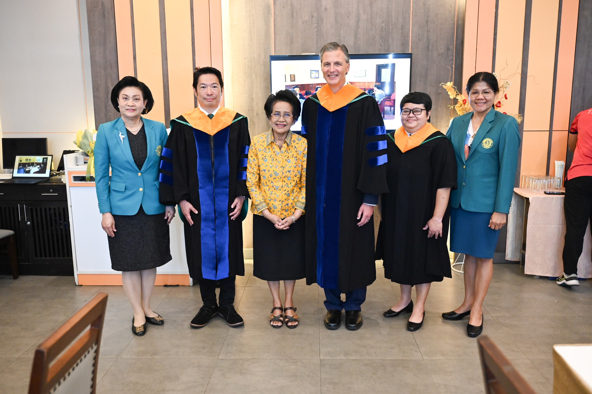 แสดงความยินดีกับ Prof. Bradley J. Cardinal ในโอกาสได้รับปริญญากิตติมศักดิ์